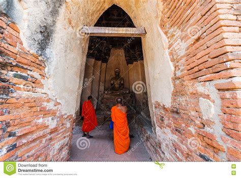 La Revuelta de los Monjes en Ayutthaya: Una Explosión de Descontento Religioso y Político en el Siglo XVII