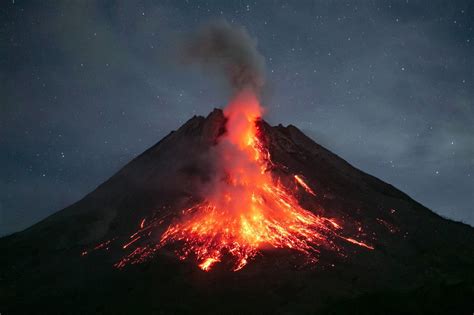  La Erupción del Monte Merapi en 2010: Un Recordatorio de la Poderosa Naturaleza y el Valor Indonesio