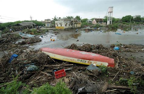 El Desastre de Tsu nami del 2004 en Tailandia: Una Tragedia Natural que Reveló Deficiencias en la Preparación para Desastres y Generó un Cambio Global en la Respuesta a los Tsunamis